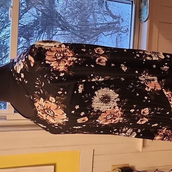 Status by chenault women's small long sleeve tunic with Beautiful color - Picture 3 of 9